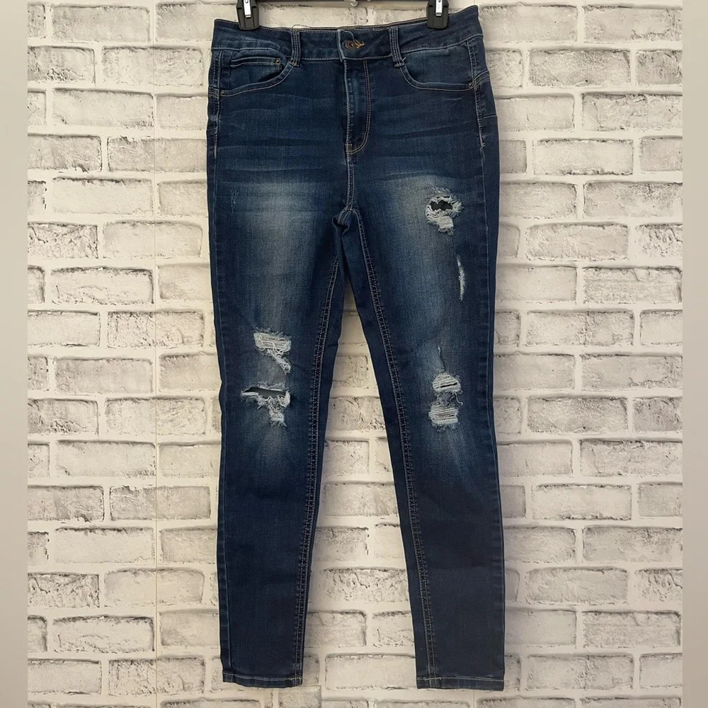 Women’s Junior’s Wax Jean dark wash distressed ankle jeans Size 7